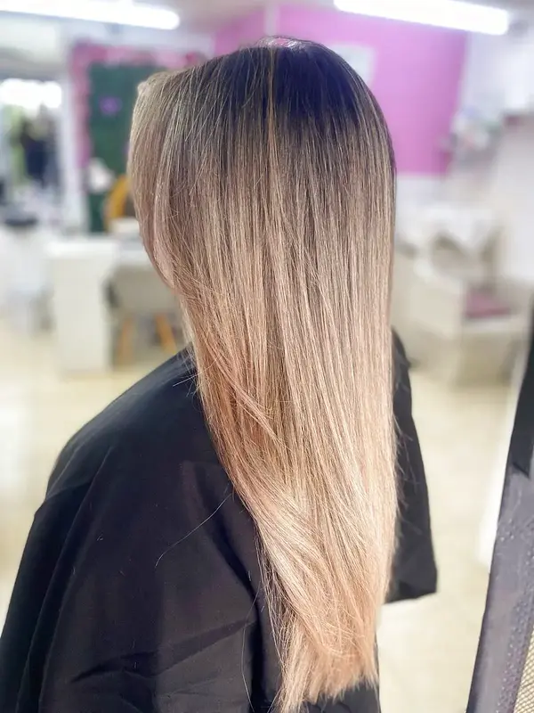 Balayage cobrizo con brillo natural — Kaba Peluquería