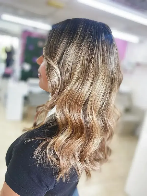 Balayage con degradado perfecto — Kaba Peluquería
